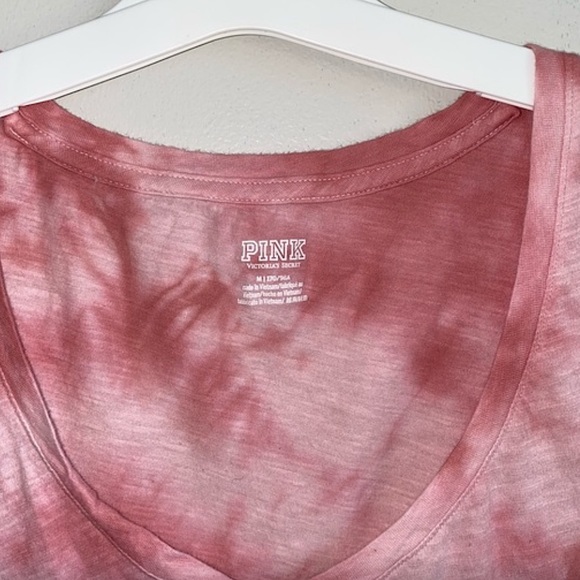 🦋Gently Used🦋 Pink VS Tie Dye T-Shirt Sz M - Picture 2 of 2